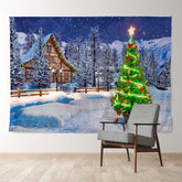 Aperturee - Grüner heller Baum Schneehaus Weihnachtshintergrund